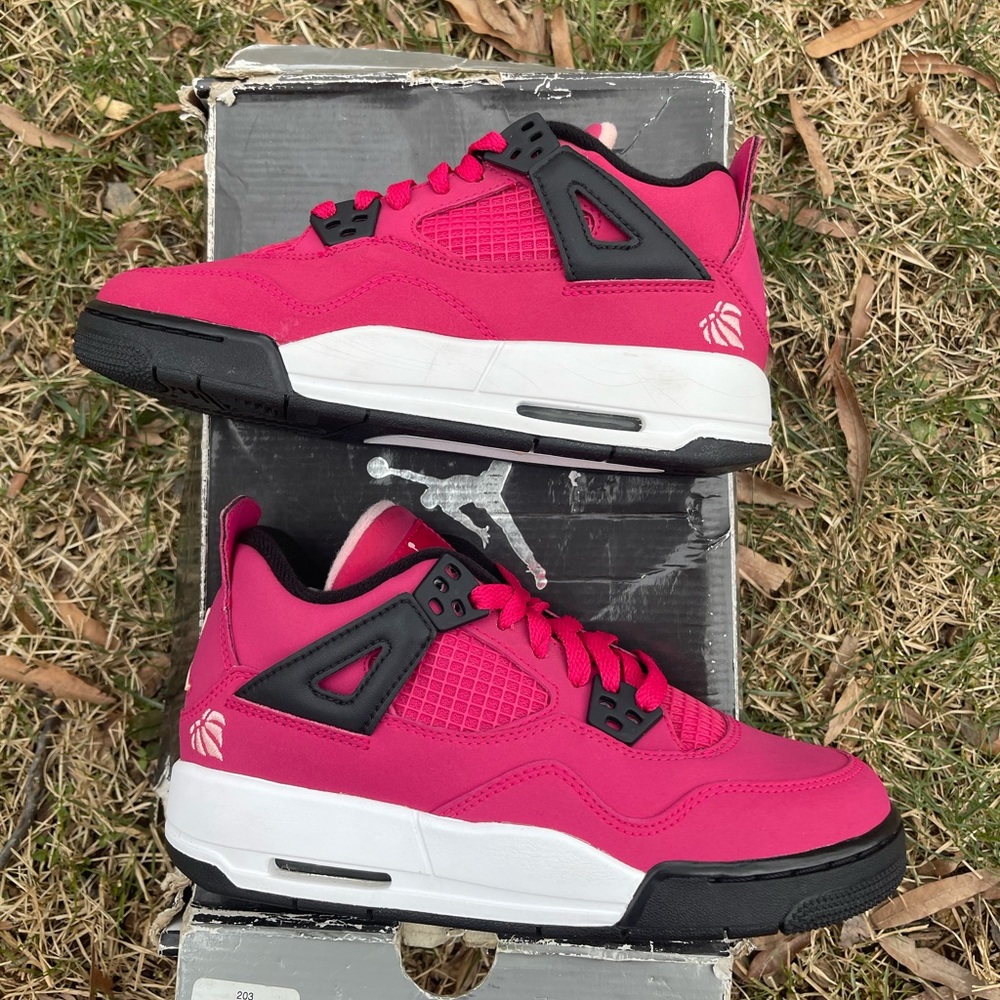 Jordan 4s Volt Cherry Size 3.5y